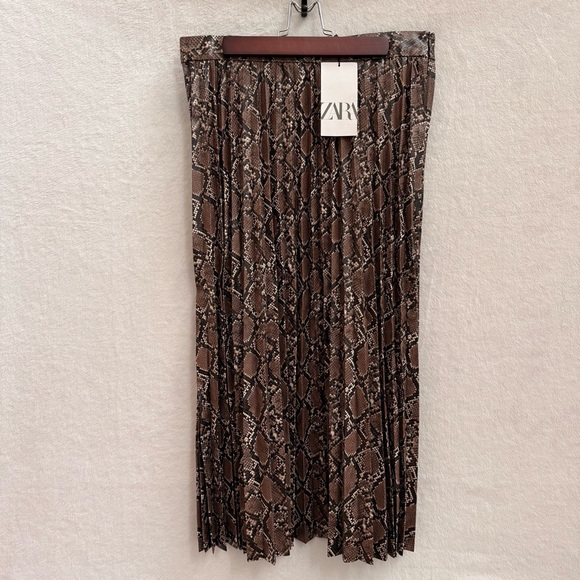 NWT Zara Brown Snake Print Faux Leather Plated Midi Skirt Women’s Large - Picture 2 of 10